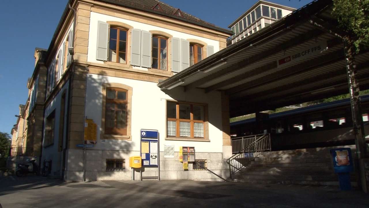 Feu rouge pour l'esplanade de la gare du Locle - Canal Alpha