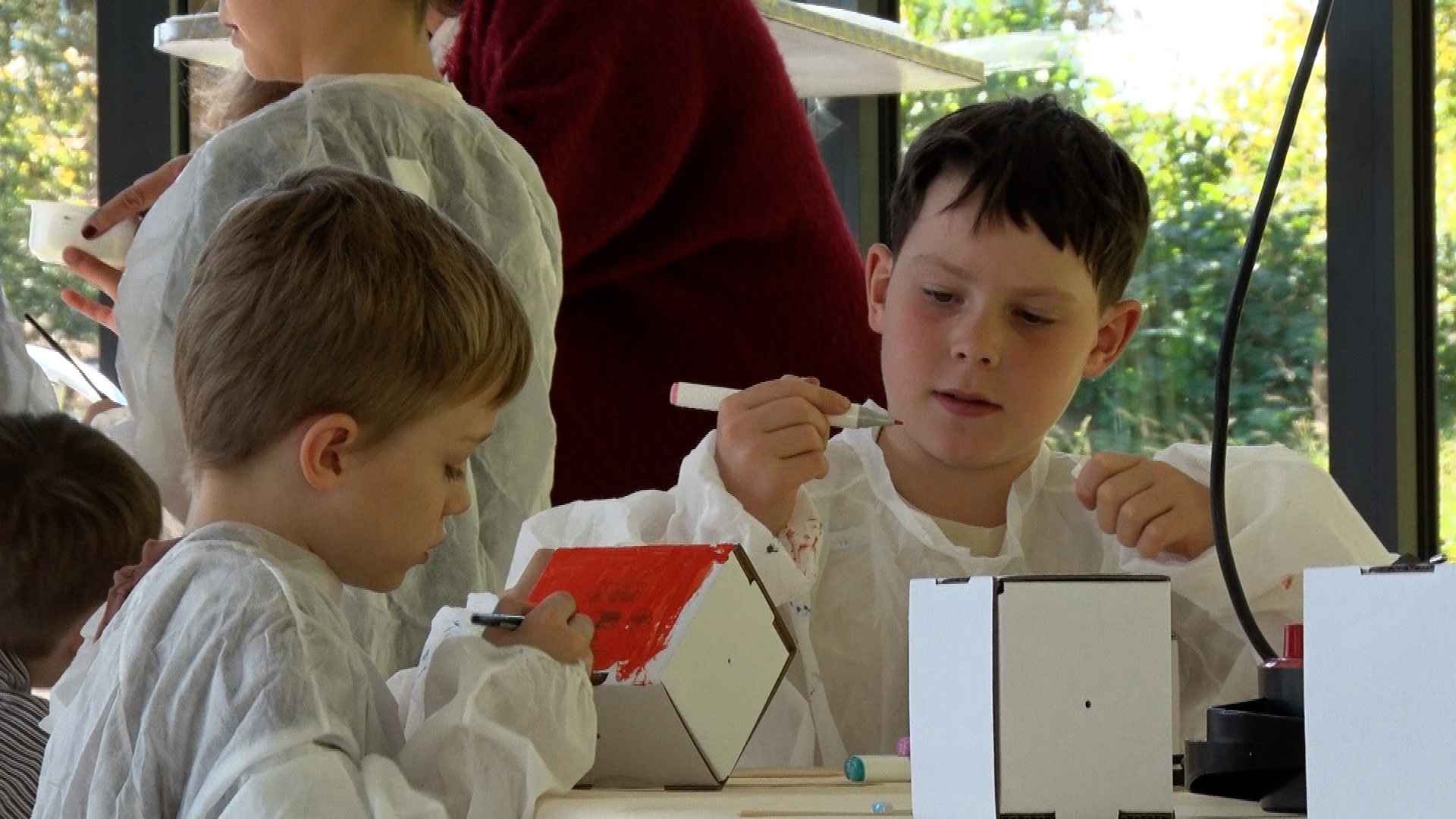 Quand les enfants donnent vie à des oiseaux-automates - canalalpha.ch